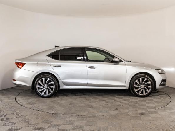 Skoda Octavia IV (A8) с пробегом 2021 года, цена 2 360 000 рублей, 49122 км, лифтбек, Автокод Объявления