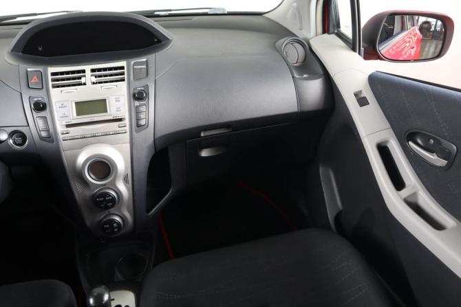 Toyota Yaris II с пробегом 2008 года, цена 519 000 рублей, 189000 км, хэтчбек, Автокод Объявления