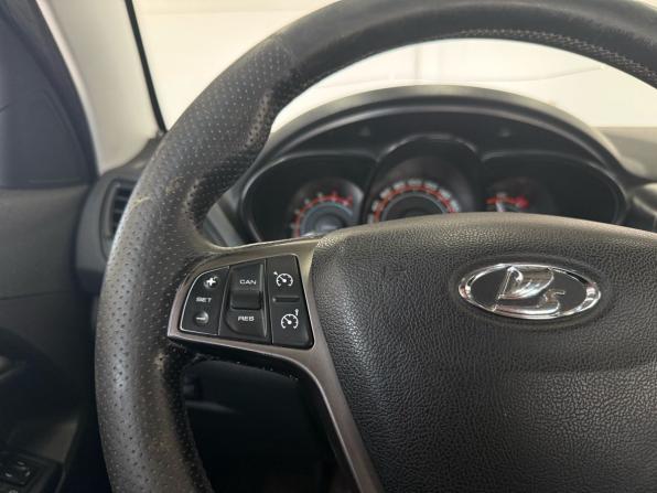 Lada (ВАЗ) Vesta I с пробегом 2017 года, цена 639 000 рублей, 281321 км, седан, Автокод Объявления