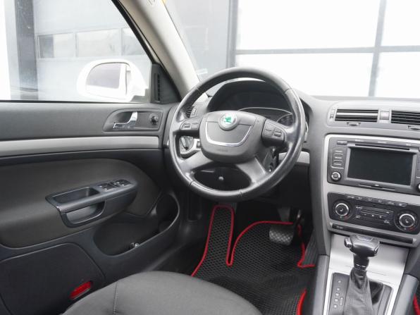 Skoda Octavia II (A5) Рестайлинг с пробегом 2012 года, цена 850 000 рублей, 212653 км, лифтбек, Автокод Объявления