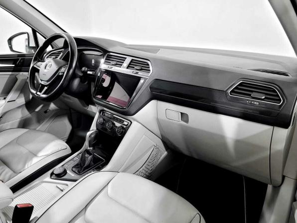 Volkswagen Tiguan II с пробегом 2017 года, цена 1 915 000 рублей, 245238 км, внедорожник, Автокод Объявления