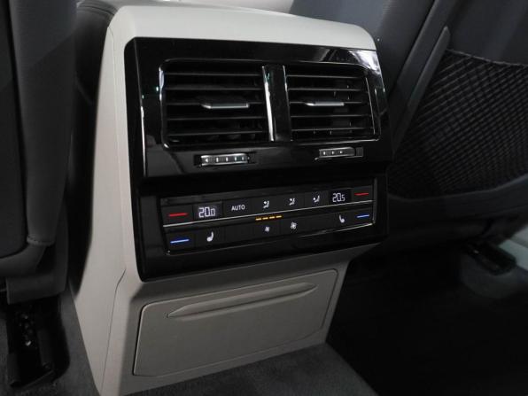 Volkswagen Touareg III с пробегом 2019 года, цена 4 949 000 рублей, 134236 км, внедорожник, Автокод Объявления