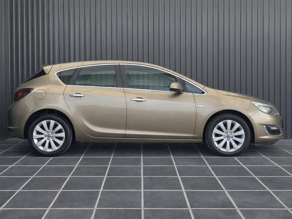 Opel Astra J Рестайлинг с пробегом 2012 года, цена 897 000 рублей, 107928 км, хэтчбек, Автокод Объявления