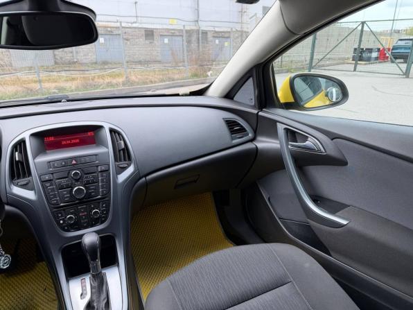 Opel Astra J Рестайлинг с пробегом 2012 года, цена 625 000 рублей, 267300 км, хэтчбек, Автокод Объявления