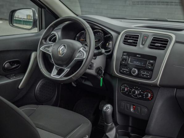 Renault Logan II Рестайлинг с пробегом 2020 года, цена 870 000 рублей, 136000 км, седан, Автокод Объявления