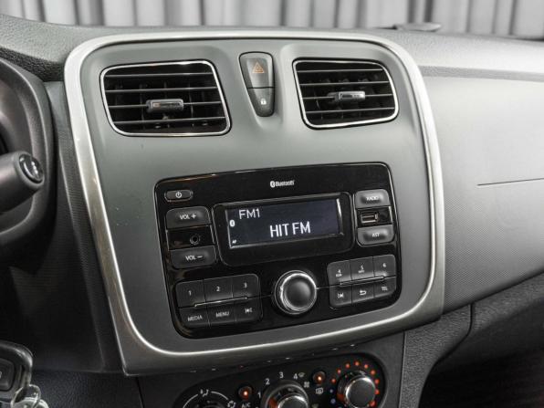 Renault Logan II Рестайлинг с пробегом 2019 года, цена 949 000 рублей, 78400 км, седан, Автокод Объявления