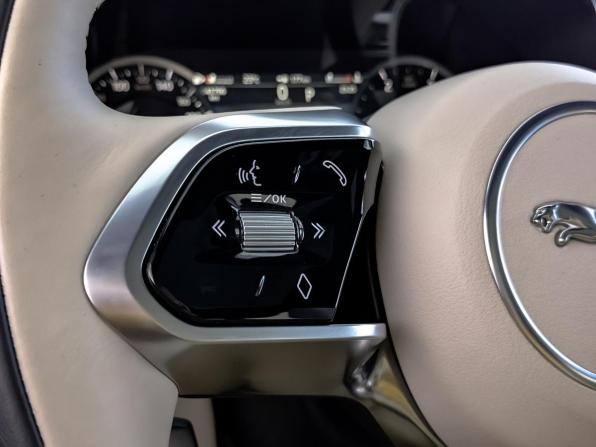 Jaguar F-Pace I Рестайлинг с пробегом 2022 года, цена 5 500 000 рублей, 43762 км, внедорожник, Автокод Объявления