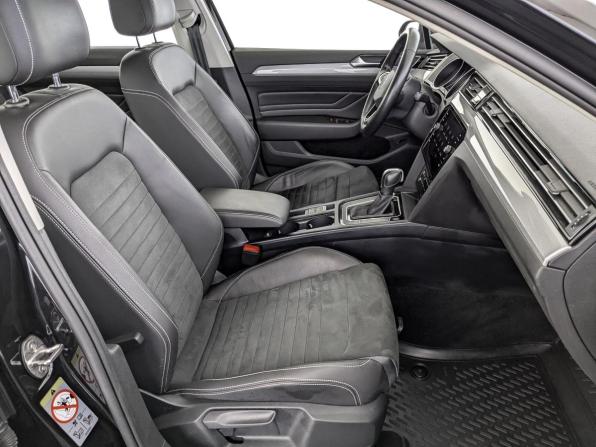 Volkswagen Passat B8 Рестайлинг с пробегом 2021 года, цена 2 470 000 рублей, 90268 км, седан, Автокод Объявления