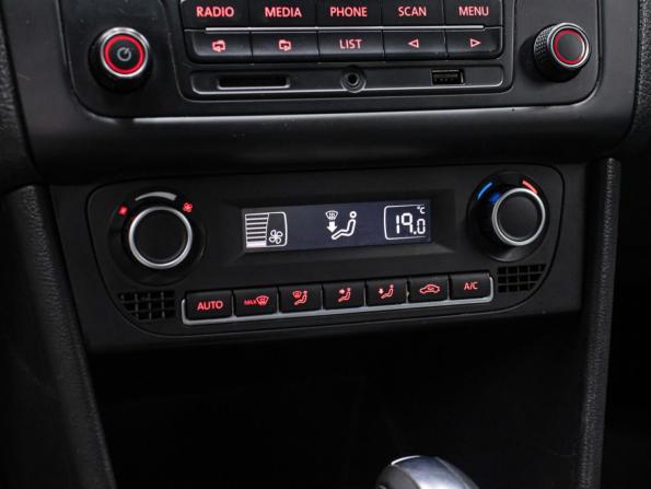 Volkswagen Polo V Рестайлинг с пробегом 2015 года, цена 929 000 рублей, 172296 км, седан, Автокод Объявления