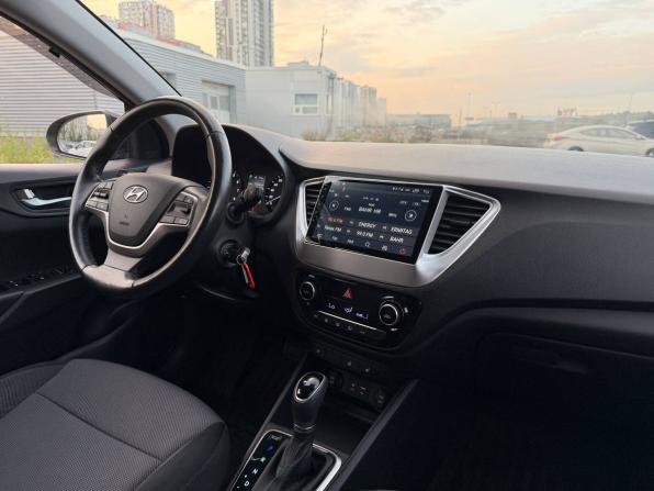 Hyundai Solaris II с пробегом 2018 года, цена 1 455 000 рублей, 47000 км, седан, Автокод Объявления
