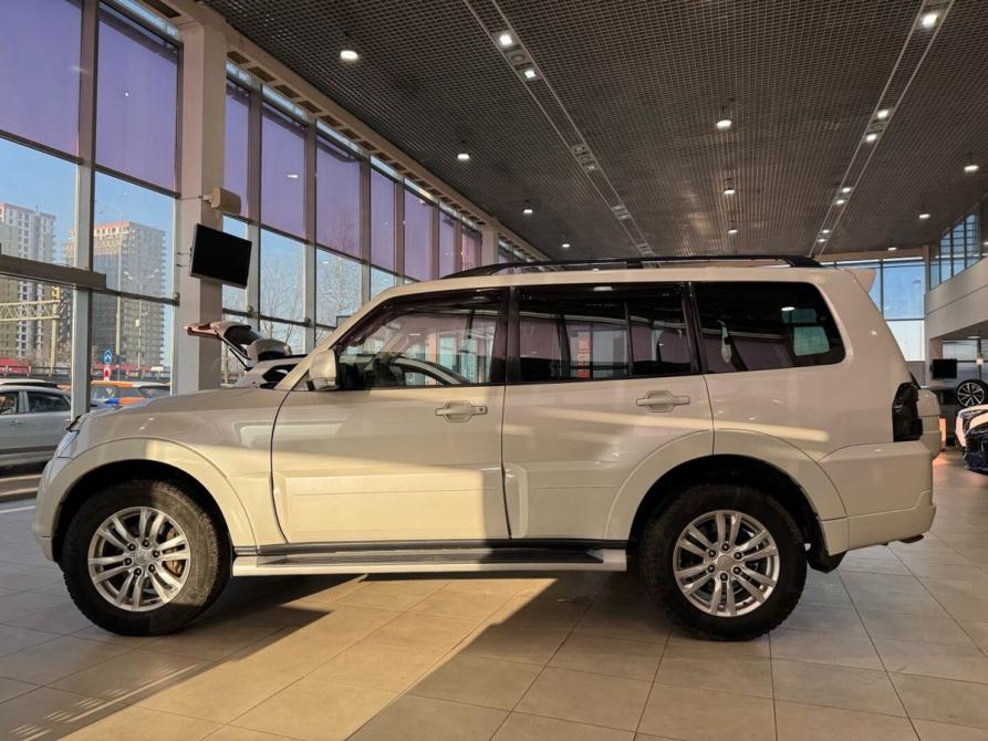 Mitsubishi Pajero IV Рестайлинг 1 Москва  - изображение 2