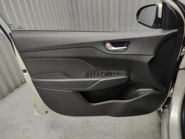 Hyundai Solaris II с пробегом 2019 года, цена 960 000 рублей, 191500 км, седан, Автокод Объявления