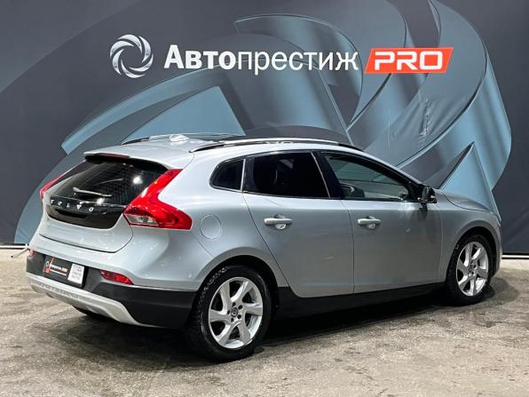 Volvo V40 II с пробегом 2014 года, цена 1 030 000 рублей, 125500 км, хэтчбек, Автокод Объявления