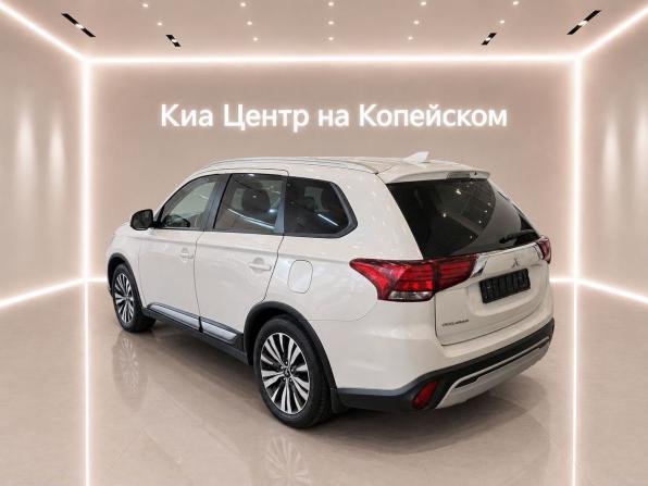 Mitsubishi Outlander III Рестайлинг 3 с пробегом 2021 года, цена 2 295 000 рублей, 136000 км, внедорожник, Автокод Объявления