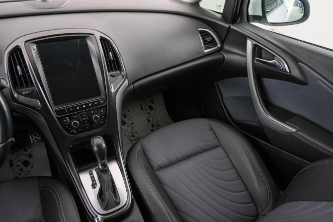 Opel Astra J Рестайлинг с пробегом 2014 года, цена 999 000 рублей, 161700 км, седан, Автокод Объявления