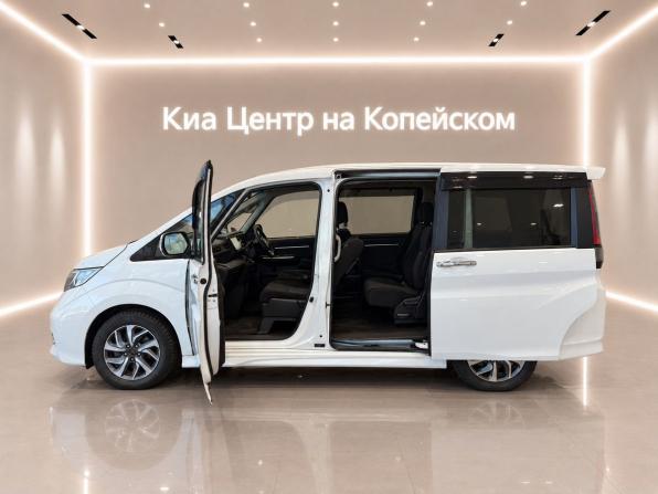 Honda Stepwgn V с пробегом 2016 года, цена 1 849 900 рублей, 145000 км, минивэн, Автокод Объявления