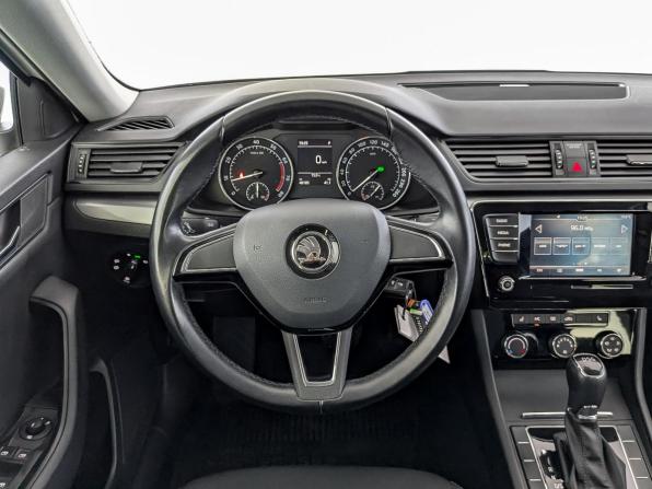 Skoda Superb III с пробегом 2019 года, цена 2 399 000 рублей, 40183 км, лифтбек, Автокод Объявления