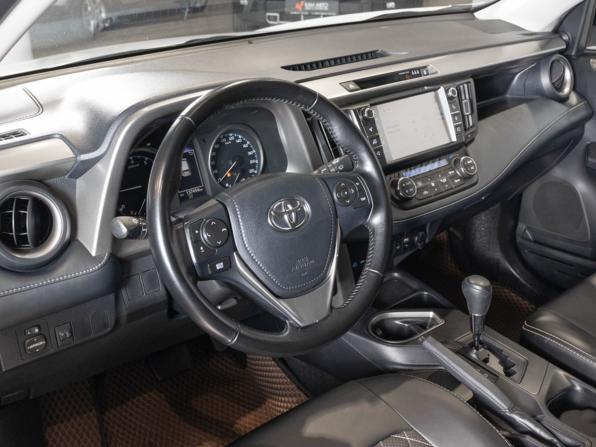 Toyota RAV4 IV (XA40) Рестайлинг с пробегом 2018 года, цена 2 471 900 рублей, 137000 км, внедорожник, Автокод Объявления