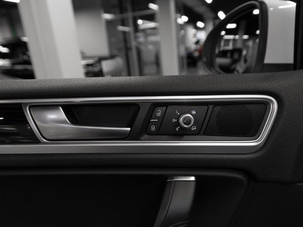 Volkswagen Touareg II Рестайлинг с пробегом 2016 года, цена 3 070 000 рублей, 177111 км, внедорожник, Автокод Объявления
