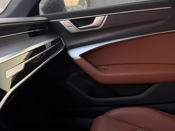 Audi A6 V (C8) Рестайлинг с пробегом 2025 года, цена 5 290 000 рублей, 9980 км, седан, Автокод Объявления