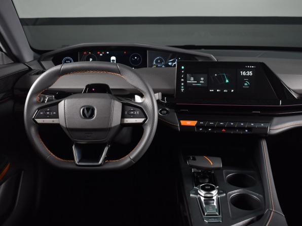 Changan UNI-V I с пробегом 2023 года, цена 2 299 995 рублей, 9748 км, лифтбек, Автокод Объявления