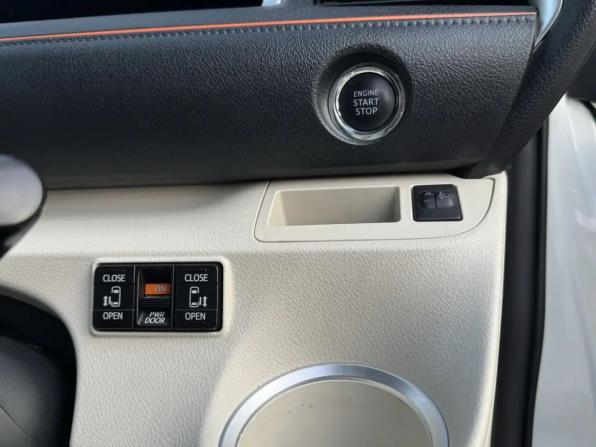 Toyota Sienta II с пробегом 2016 года, цена 1 300 000 рублей, 160058 км, компактвэн, Автокод Объявления