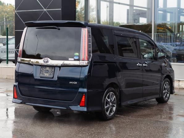 Toyota Noah III (R80) Рестайлинг с пробегом 2018 года, цена 2 300 000 рублей, 133048 км, минивэн, Автокод Объявления