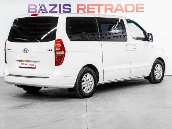 Hyundai H-1 II Рестайлинг с пробегом 2016 года, цена 2 409 000 рублей, 184210 км, минивэн, Автокод Объявления