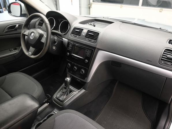 Skoda Yeti I Рестайлинг с пробегом 2015 года, цена 1 240 000 рублей, 206413 км, внедорожник, Автокод Объявления
