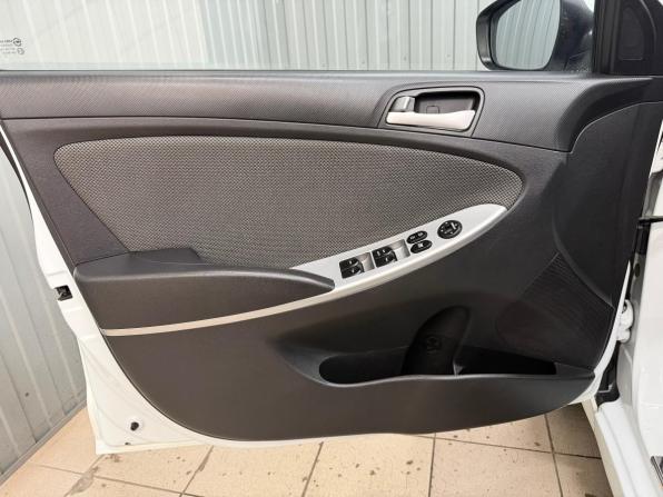 Hyundai Solaris I с пробегом 2014 года, цена 870 000 рублей, 183526 км, седан, Автокод Объявления