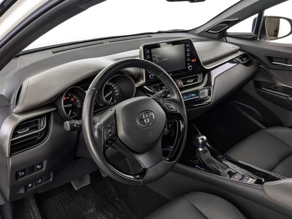 Toyota C-HR I Рестайлинг с пробегом 2021 года, цена 2 955 000 рублей, 47330 км, внедорожник, Автокод Объявления