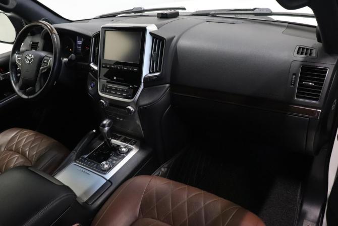Toyota Land Cruiser 200 Series Рестайлинг 2 с пробегом 2017 года, цена 8 185 000 рублей, 136663 км, внедорожник, Автокод Объявления
