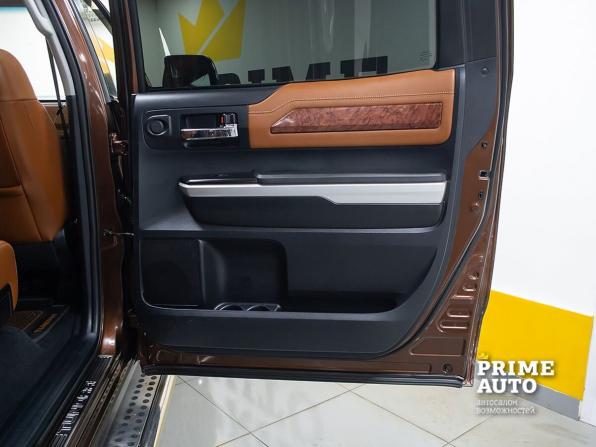 Toyota Tundra II Рестайлинг с пробегом 2014 года, цена 4 999 000 рублей, 304000 км, offers.body_type.unknown, Автокод Объявления