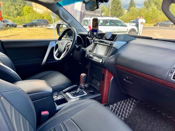 Toyota Land Cruiser Prado 150 Series Рестайлинг 1 с пробегом 2015 года, цена 3 670 000 рублей, 243020 км, внедорожник, Автокод Объявления