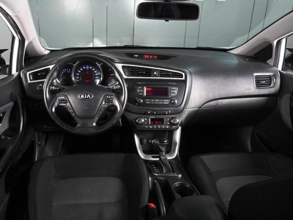 Kia Ceed II Рестайлинг с пробегом 2017 года, цена 1 249 030 рублей, 158447 км, хэтчбек, Автокод Объявления