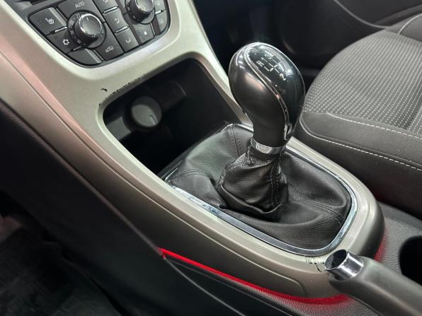 Opel Astra J с пробегом 2012 года, цена 685 000 рублей, 220000 км, хэтчбек, Автокод Объявления