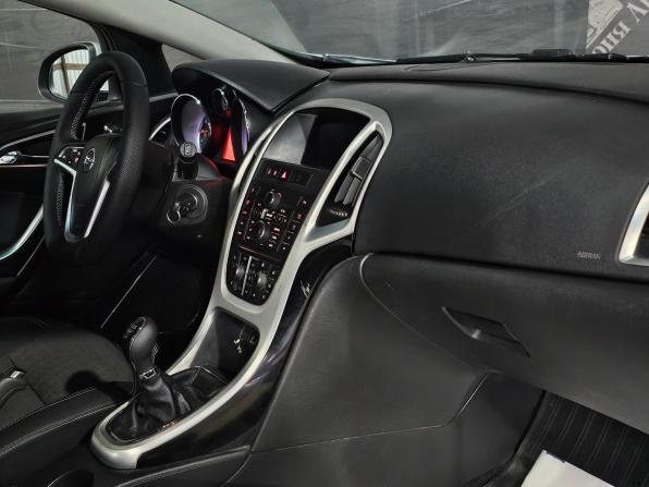 Opel Astra J Рестайлинг с пробегом 2012 года, цена 800 000 рублей, 89000 км, хэтчбек, Автокод Объявления