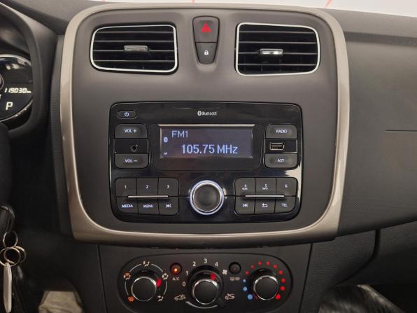 Renault Logan II Рестайлинг с пробегом 2019 года, цена 915 000 рублей, 118900 км, седан, Автокод Объявления