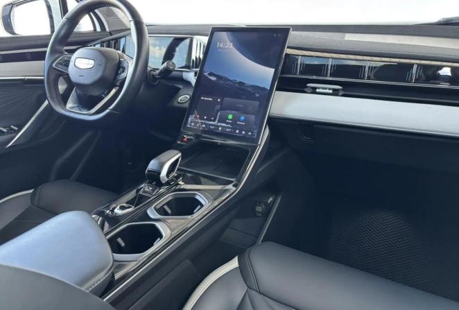 Geely Atlas II с пробегом 2023 года, цена 2 195 000 рублей, 117476 км, внедорожник, Автокод Объявления