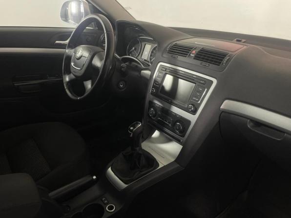 Skoda Octavia II (A5) Рестайлинг с пробегом 2013 года, цена 1 120 000 рублей, 211111 км, универсал, Автокод Объявления