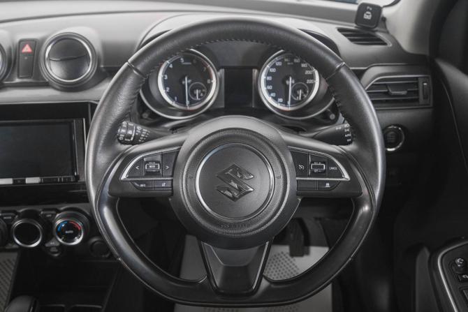 Suzuki Swift V с пробегом 2019 года, цена 1 039 000 рублей, 96000 км, хэтчбек, Автокод Объявления