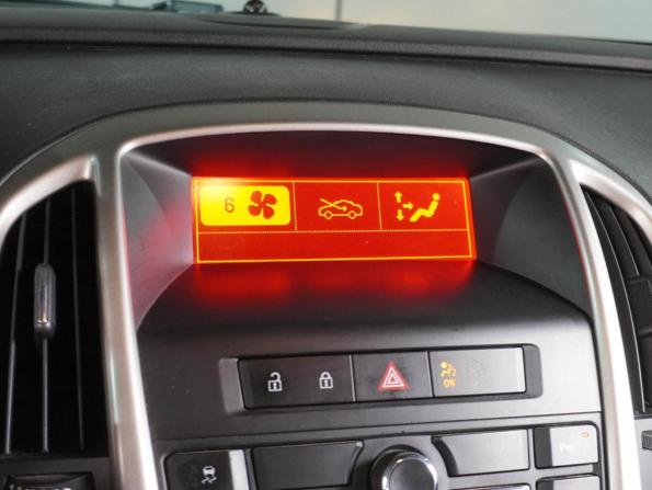 Opel Astra J с пробегом 2011 года, цена 749 000 рублей, 238993 км, хэтчбек, Автокод Объявления