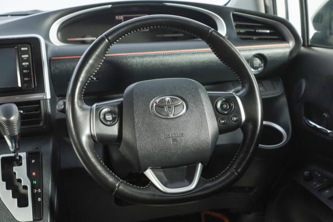 Toyota Sienna II Рестайлинг с пробегом 2020 года, цена 1 799 000 рублей, 41200 км, минивэн, Автокод Объявления