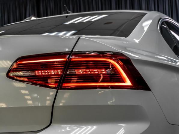 Volkswagen Passat B8 с пробегом 2018 года, цена 2 389 000 рублей, 130523 км, седан, Автокод Объявления
