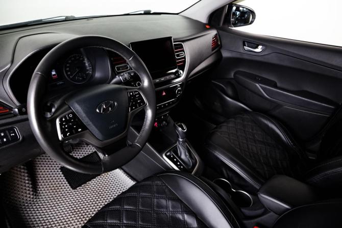 Hyundai Solaris II с пробегом 2021 года, цена 1 649 000 рублей, 131000 км, седан, Автокод Объявления