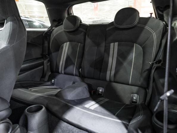 Mini Hatch III (F55/F56) Рестайлинг с пробегом 2019 года, цена 2 799 000 рублей, 54711 км, хэтчбек, Автокод Объявления