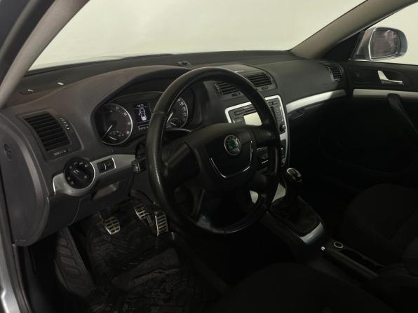 Skoda Octavia II (A5) Рестайлинг с пробегом 2013 года, цена 1 120 000 рублей, 211111 км, универсал, Автокод Объявления