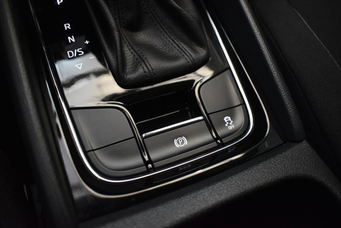 Skoda Karoq I с пробегом 2021 года, цена 2 430 000 рублей, 61220 км, внедорожник, Автокод Объявления