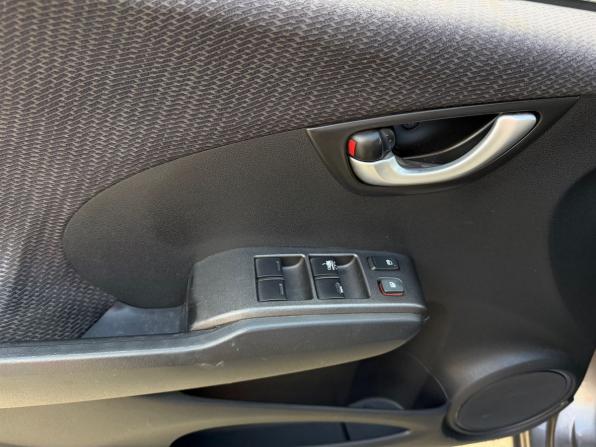Honda Jazz II Рестайлинг с пробегом 2012 года, цена 719 000 рублей, 195000 км, хэтчбек, Автокод Объявления