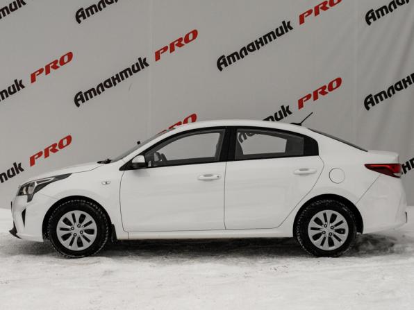 Kia Rio IV Рестайлинг с пробегом 2021 года, цена 1 615 000 рублей, 77500 км, седан, Автокод Объявления